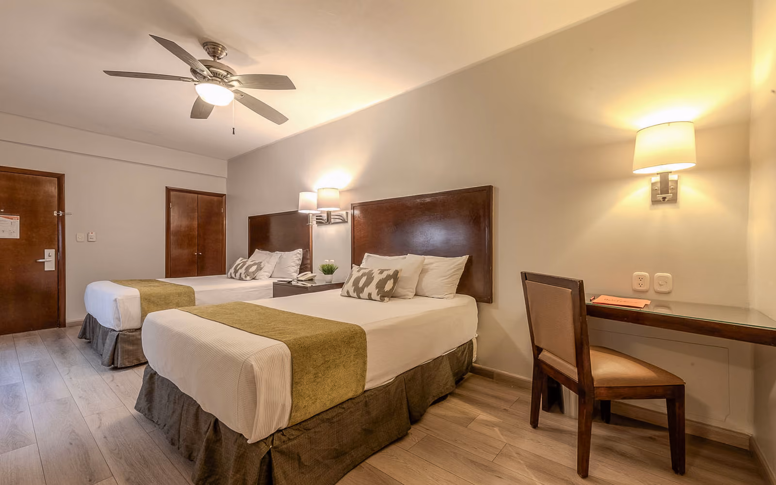 Hotel Plaza Chihuahua · Doble con tina